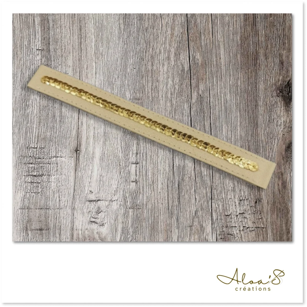 Bracelet montre Poiray tissu coloris praliné réhaussé de sequins sur mesure